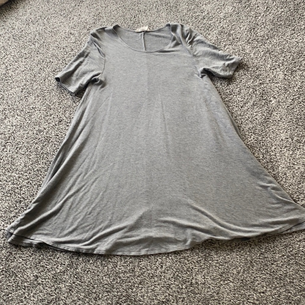 Grey Forever 21 babydoll cap sleeve dress. Size Medium